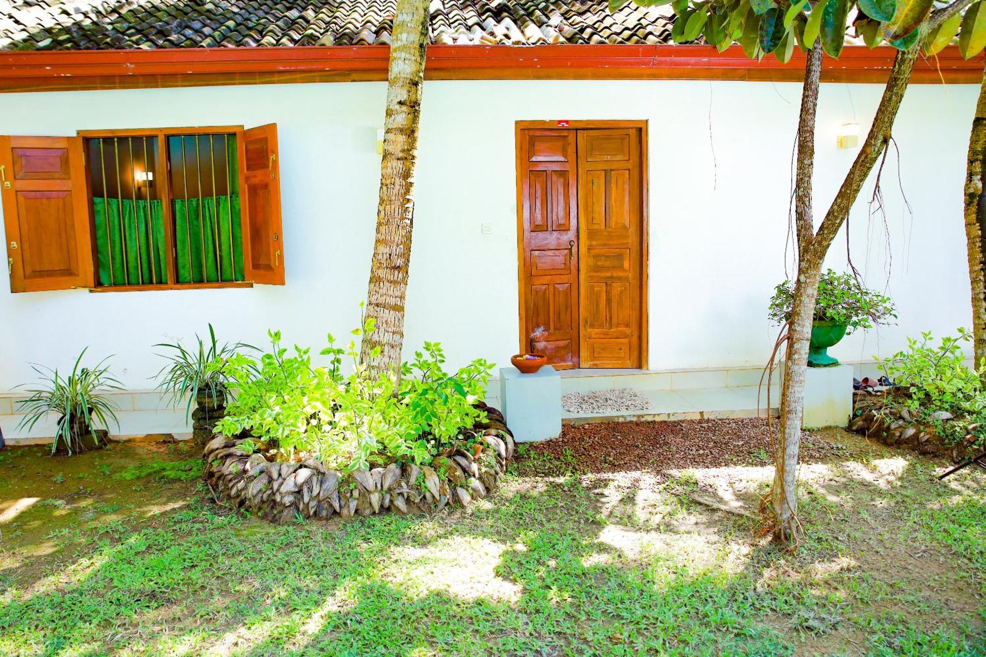 Rockery Villa Ayurveda Bentota Bagian luar foto