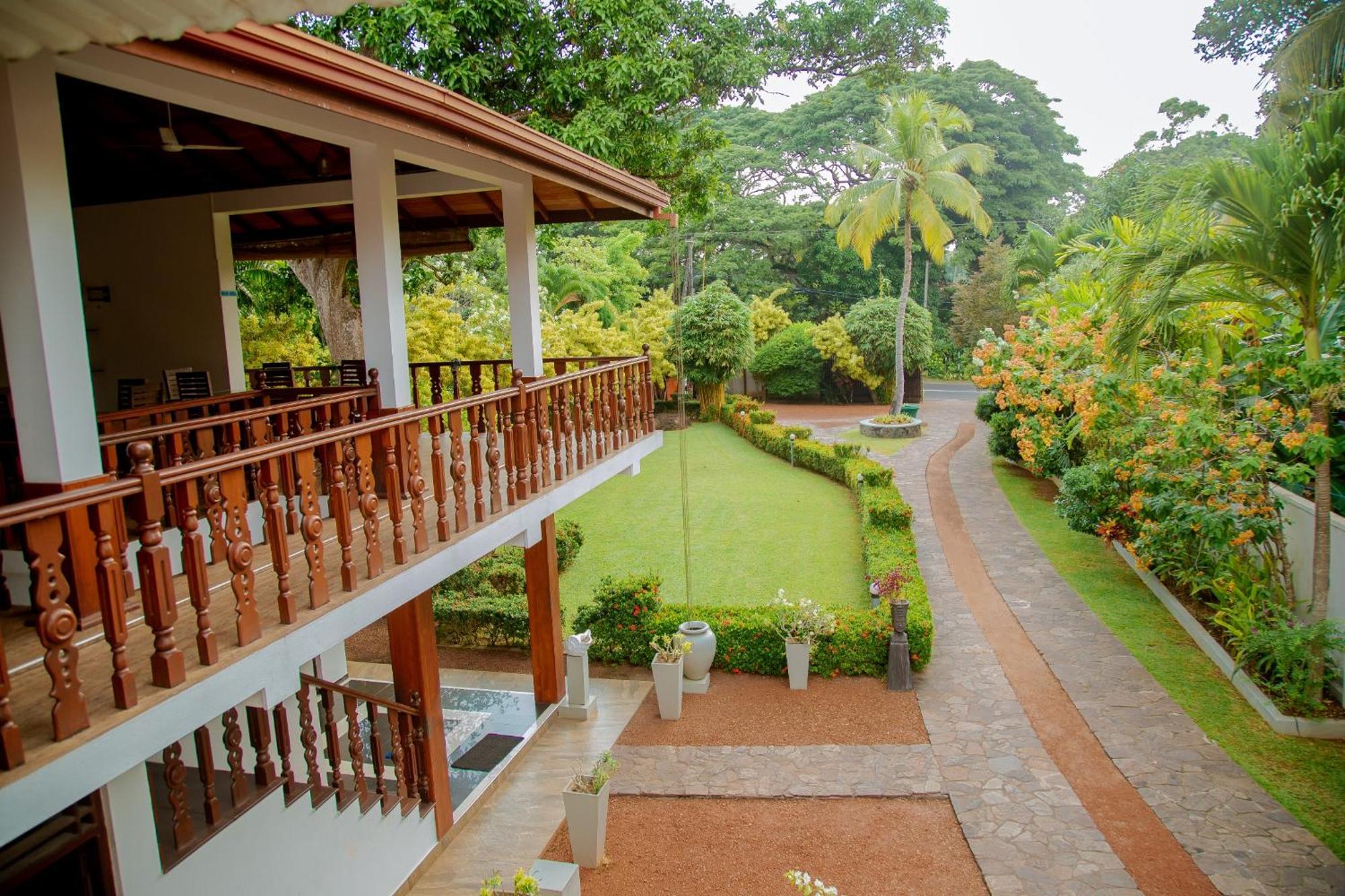 Rockery Villa Ayurveda Bentota Bagian luar foto
