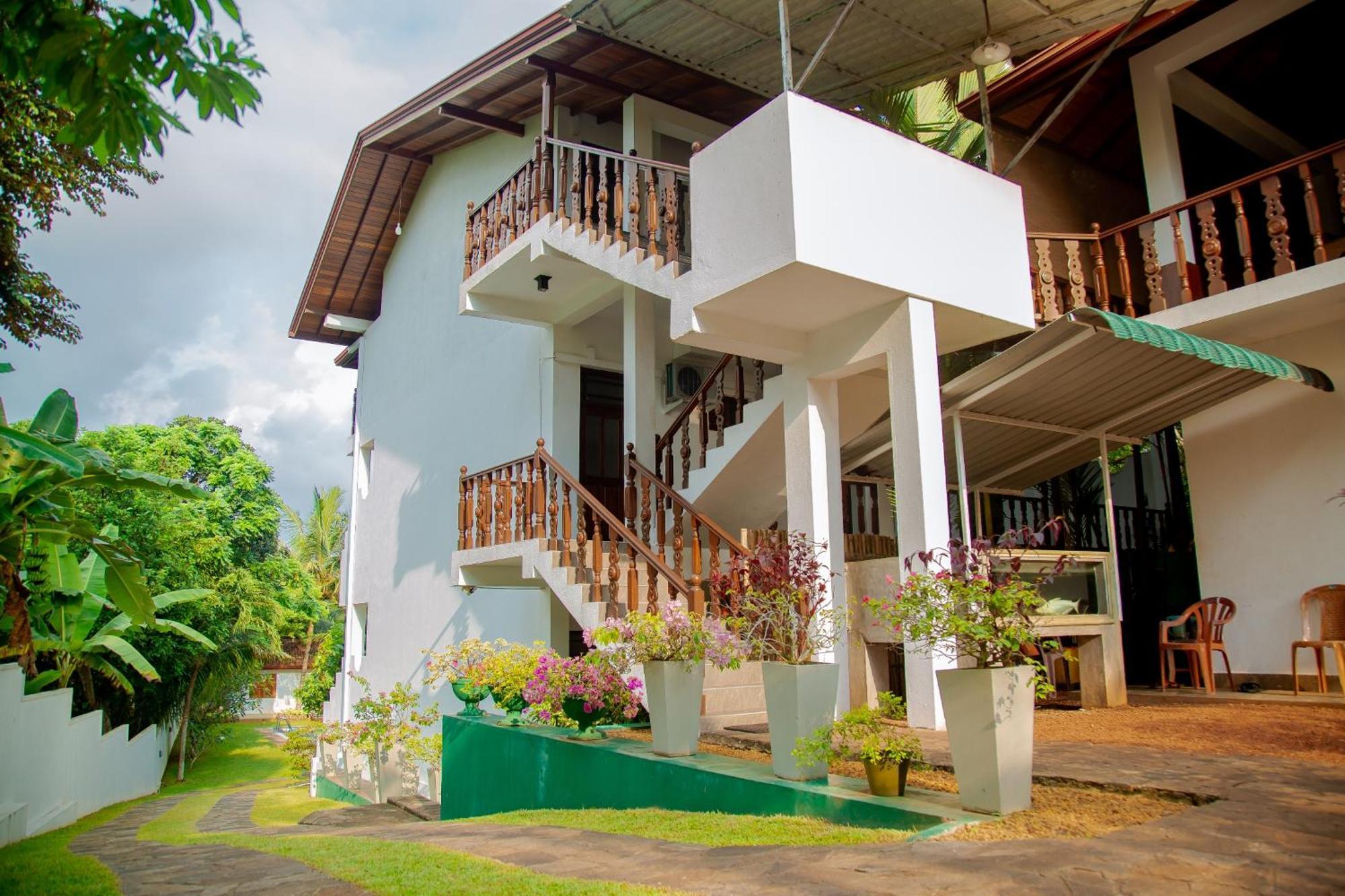 Rockery Villa Ayurveda Bentota Bagian luar foto