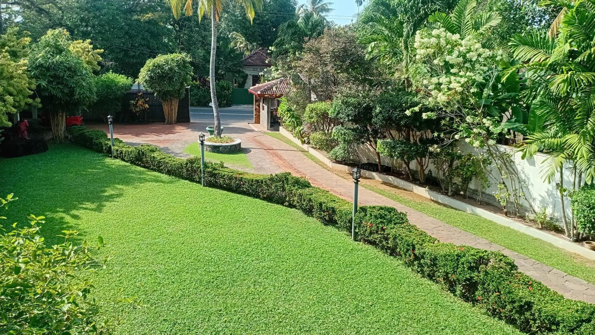 Rockery Villa Ayurveda Bentota Bagian luar foto