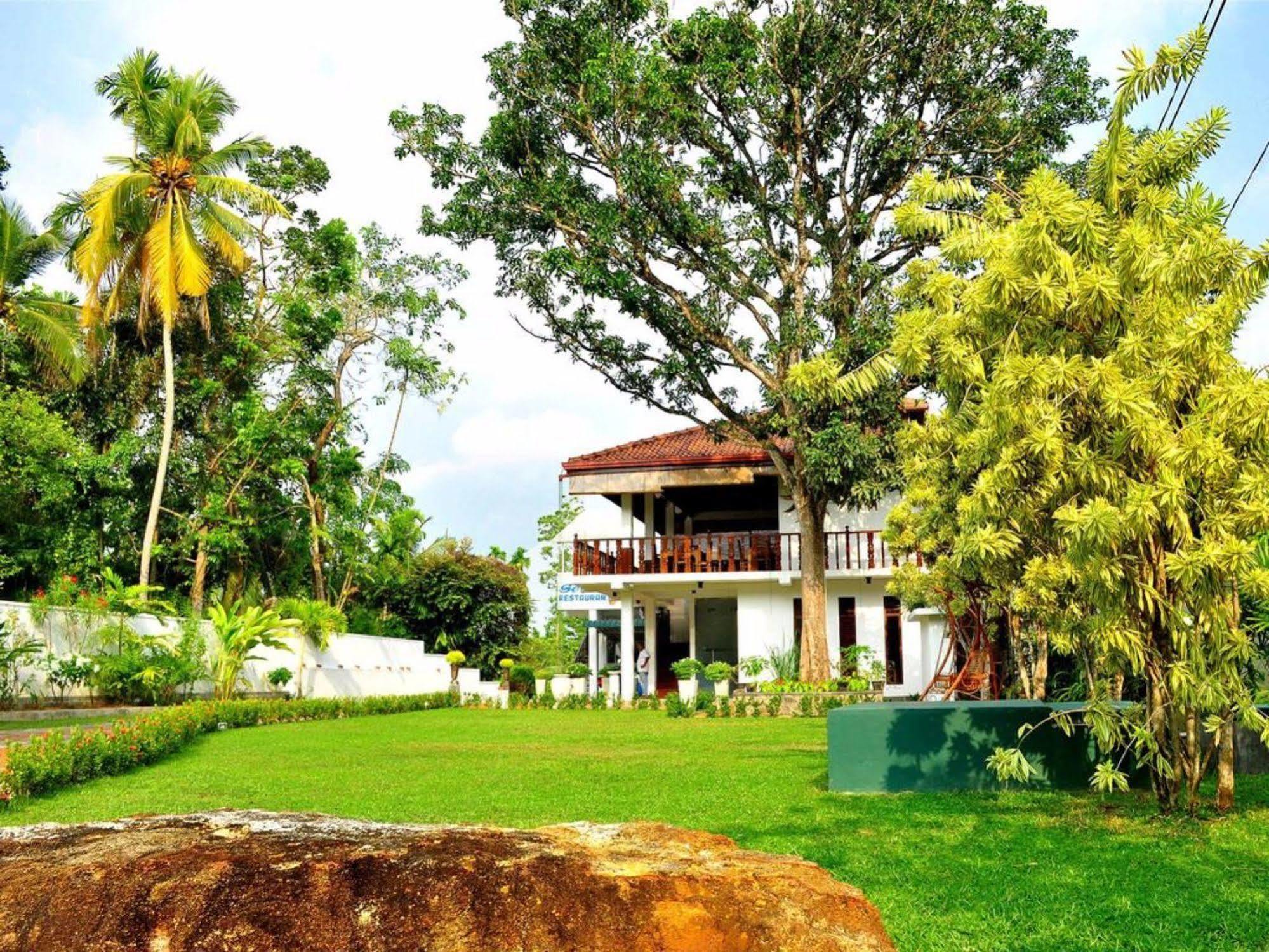 Rockery Villa Ayurveda Bentota Bagian luar foto